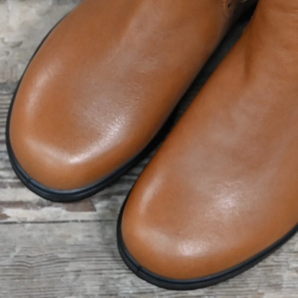 Blundstone Slip On in Camel