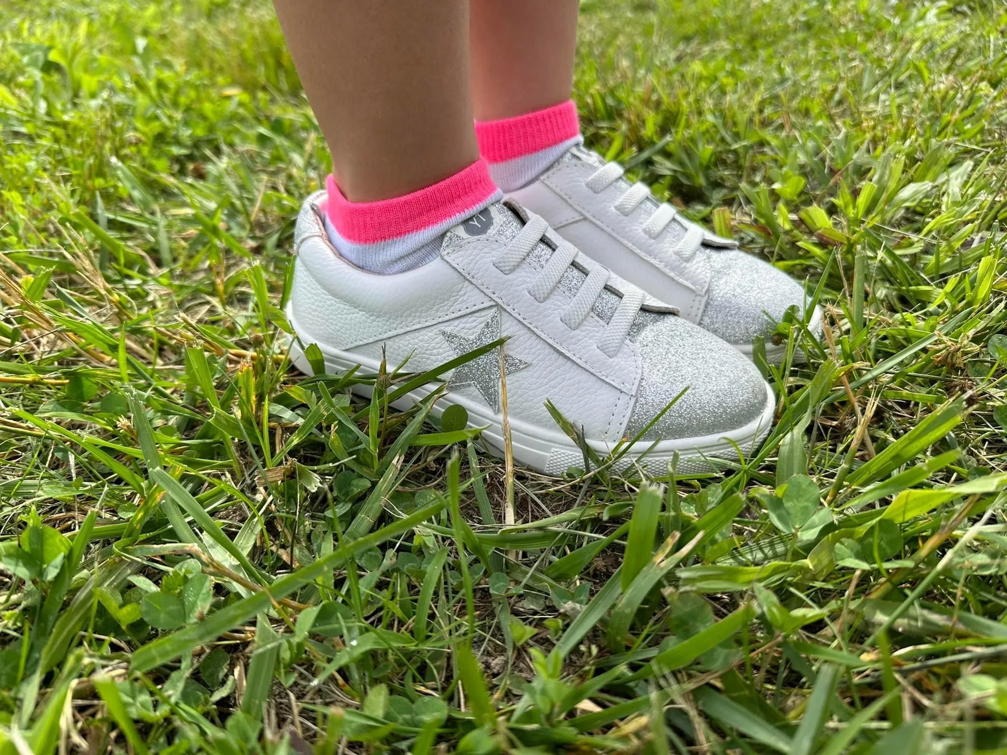 Low Top Sneakers - White / Glitter Star