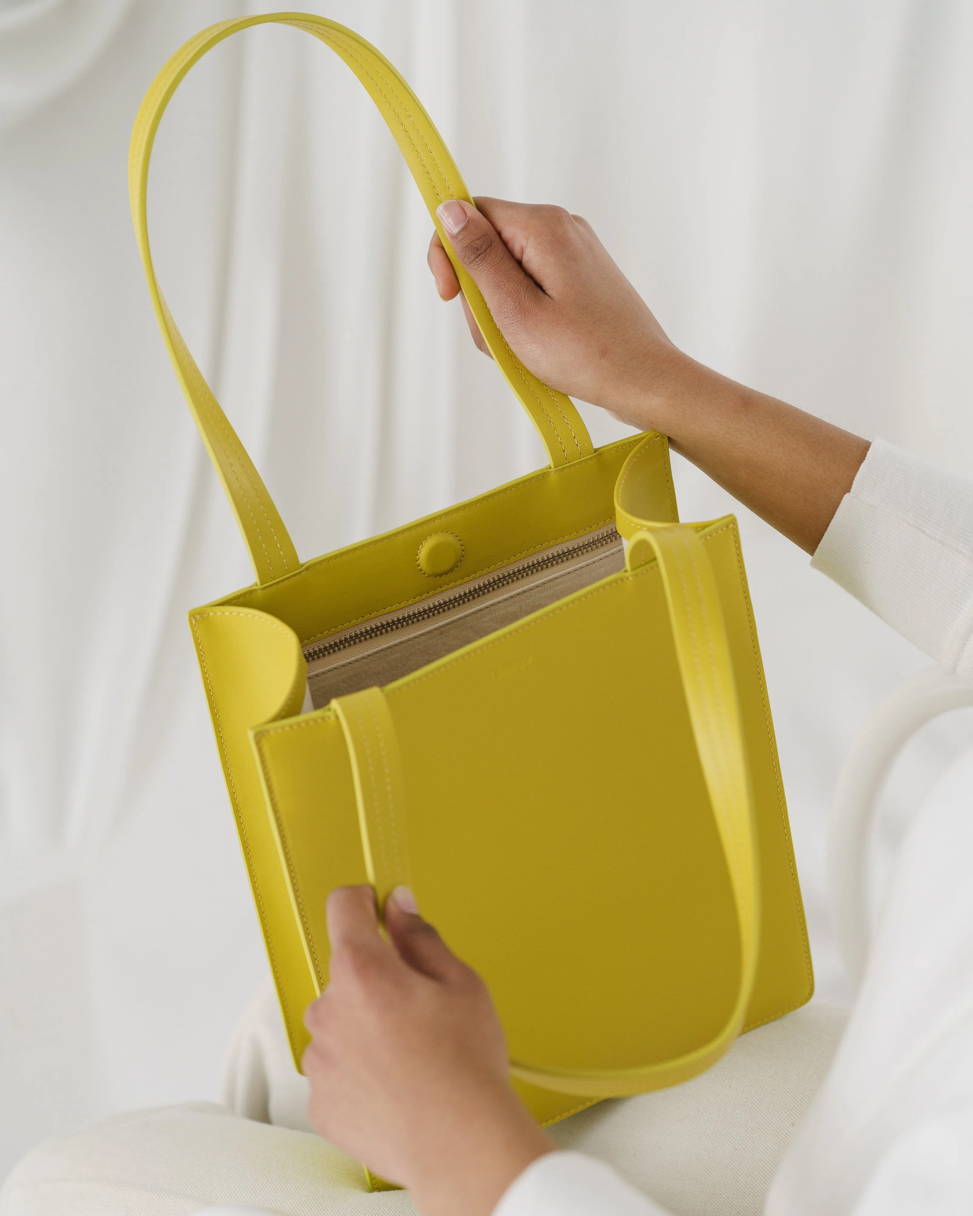 Medium Leather Retail Tote - Citron