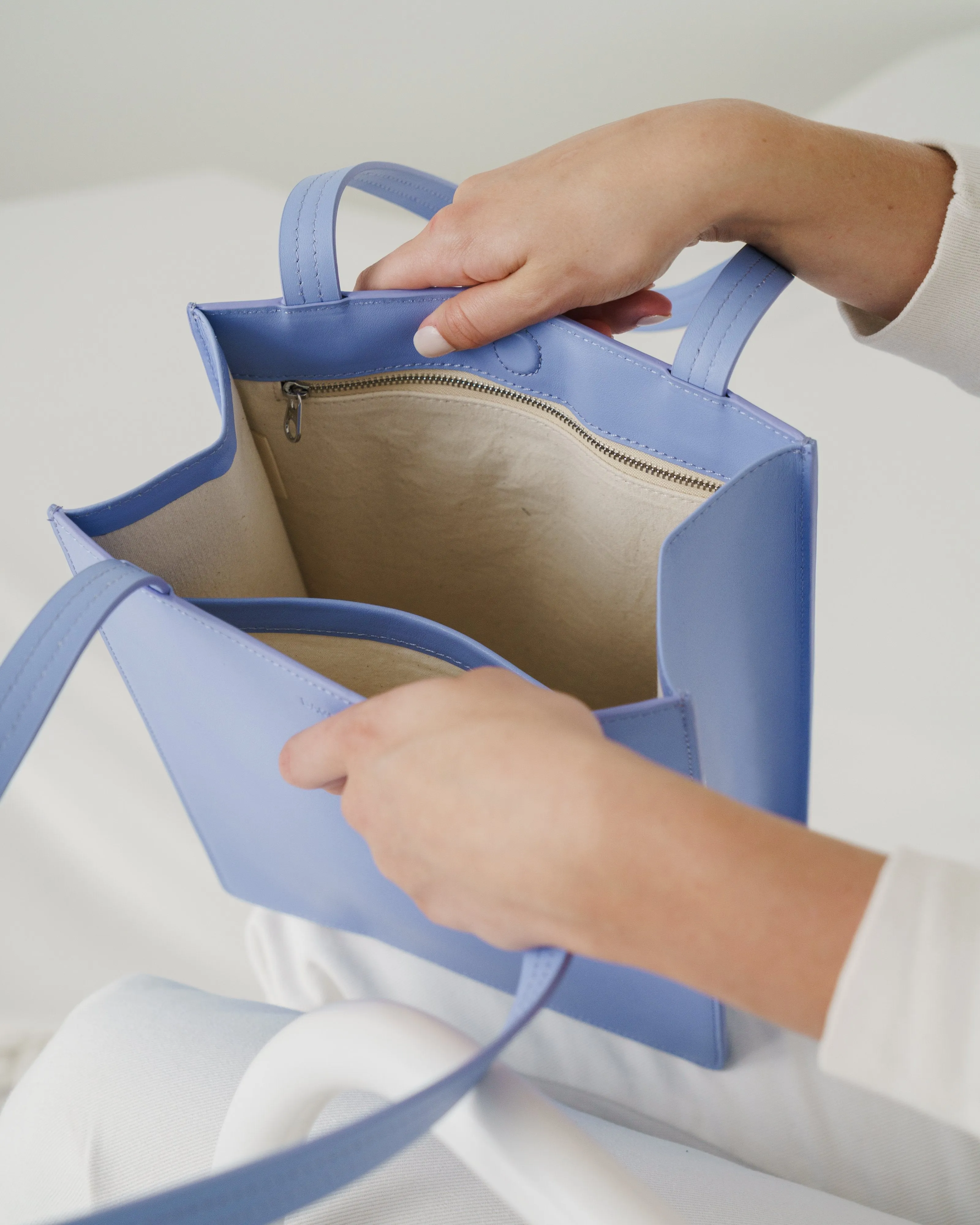 Medium Leather Retail Tote - Cornflower
