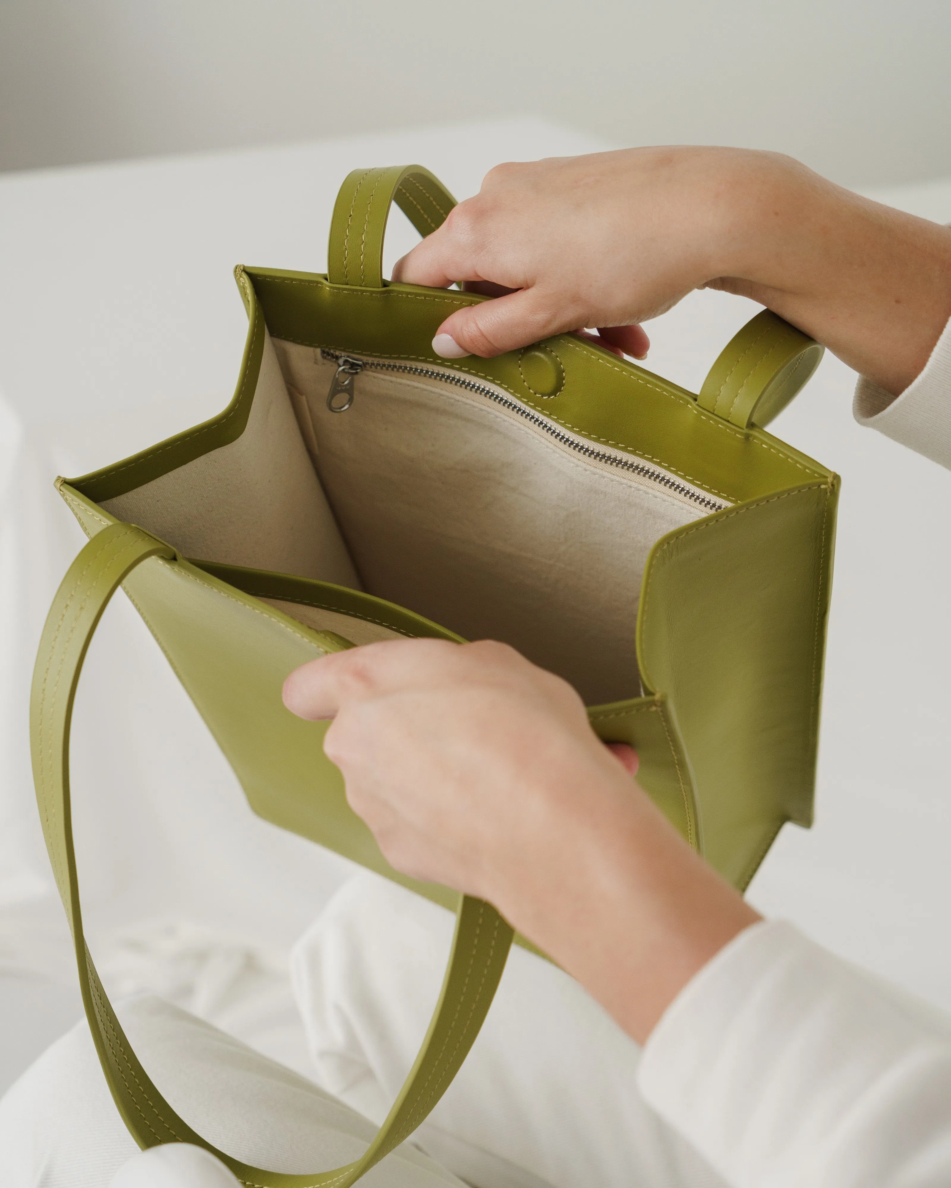 Medium Leather Retail Tote - Spanish Moss