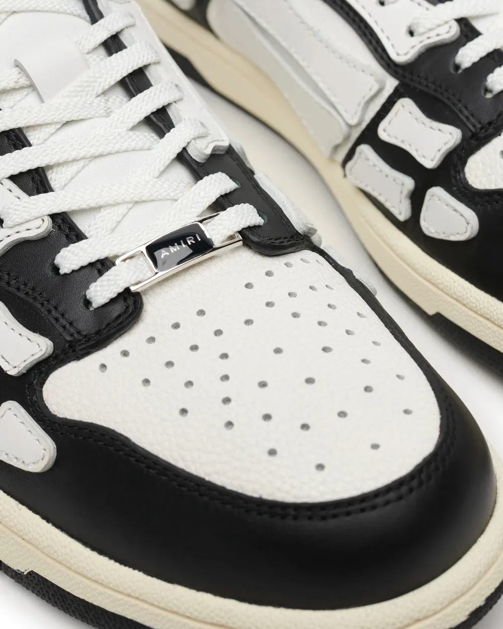 Skel Top Low Black / White Low Top Sneakers